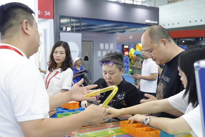 必赢·bwin：共“建”未来新蓝图材通以创新之力闪耀2024广州建博会(图4)